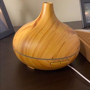 Aromatherapy diffuser with 8 oils